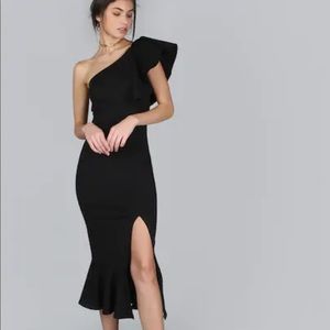 One shoulder pep hem slit black dress